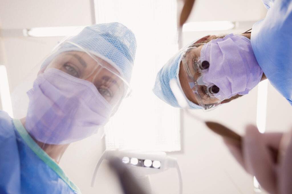 Cirugía dental: en qué casos se necesita y cómo es la recuperación